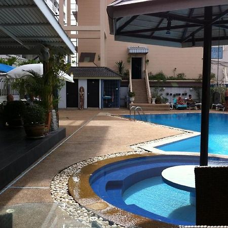 Marina Inn Pattaya Bagian luar foto