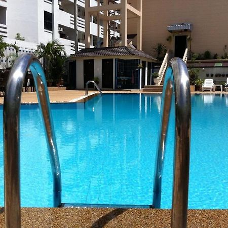 Marina Inn Pattaya Bagian luar foto