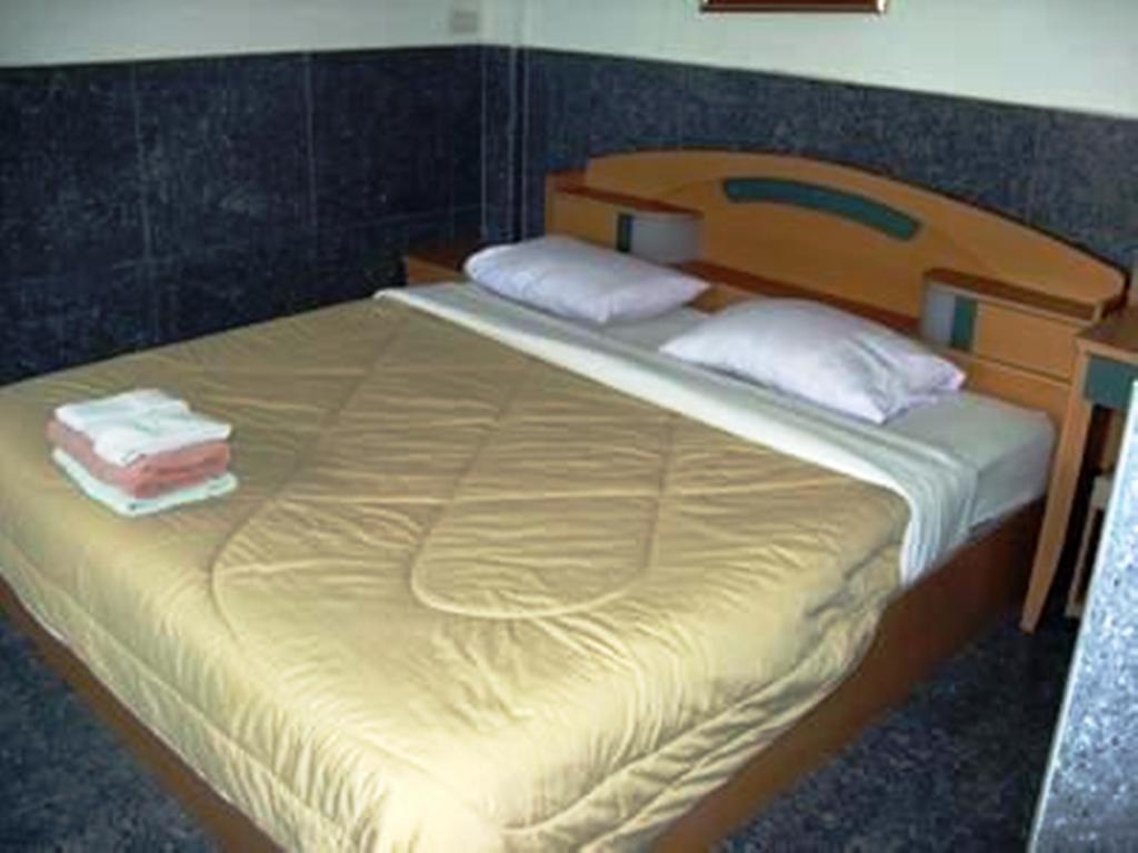 Marina Inn Pattaya Bagian luar foto