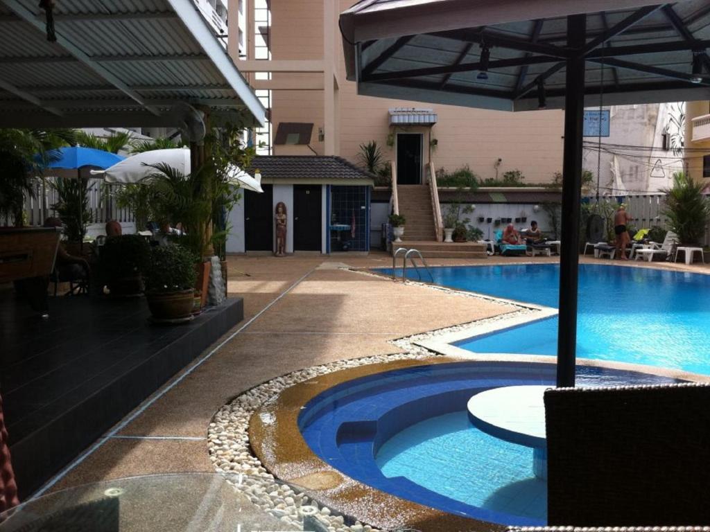 Marina Inn Pattaya Bagian luar foto