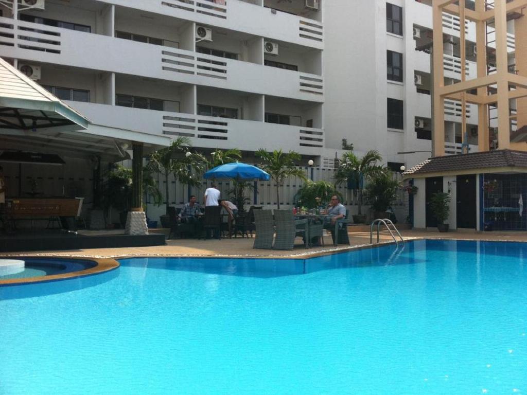 Marina Inn Pattaya Bagian luar foto
